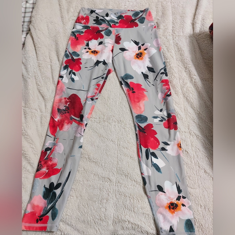 EUC Women's Fabletics Floral leggings, M